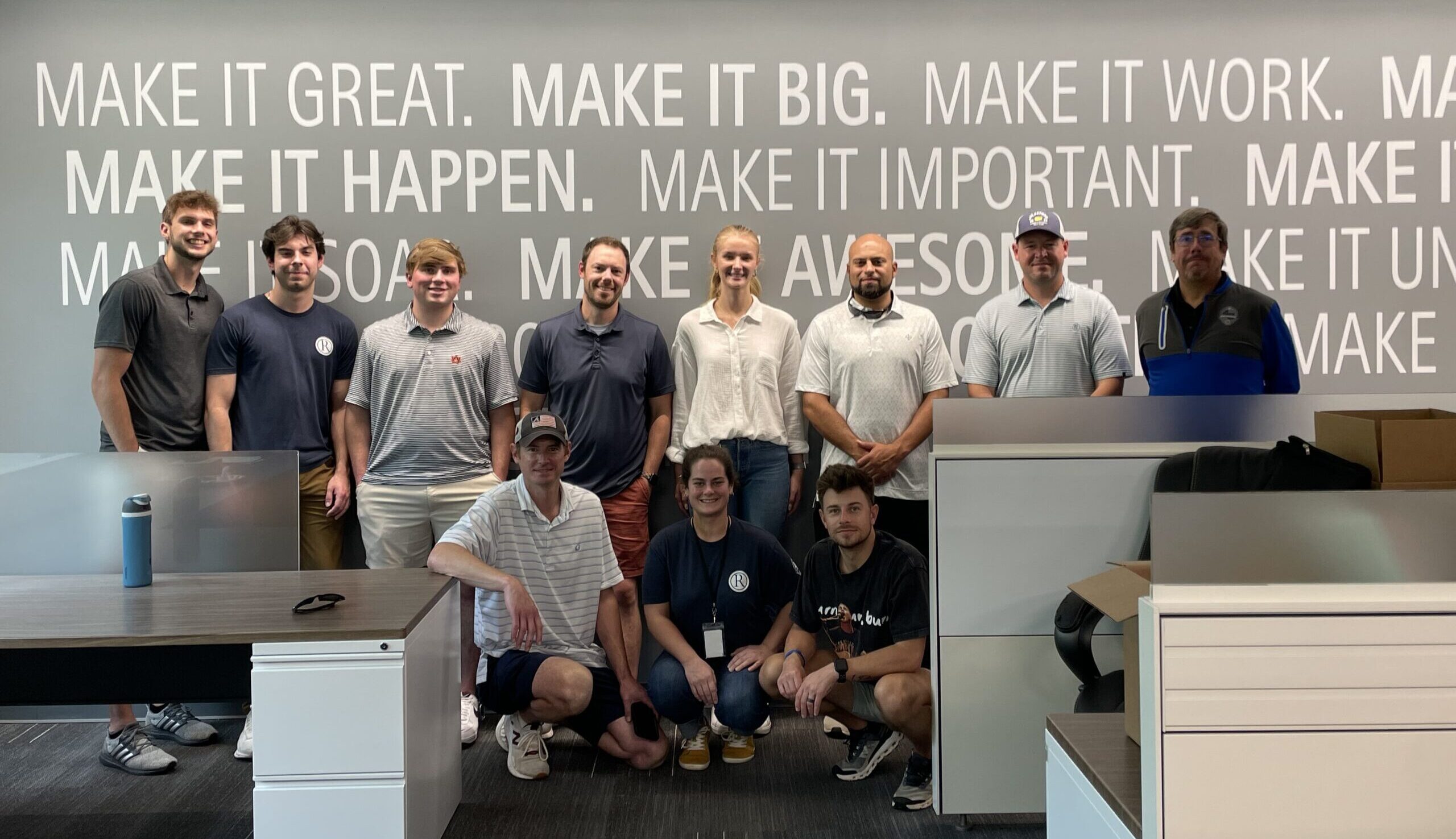 11 people smiling for a picture- 3 kneeling, 8 standing